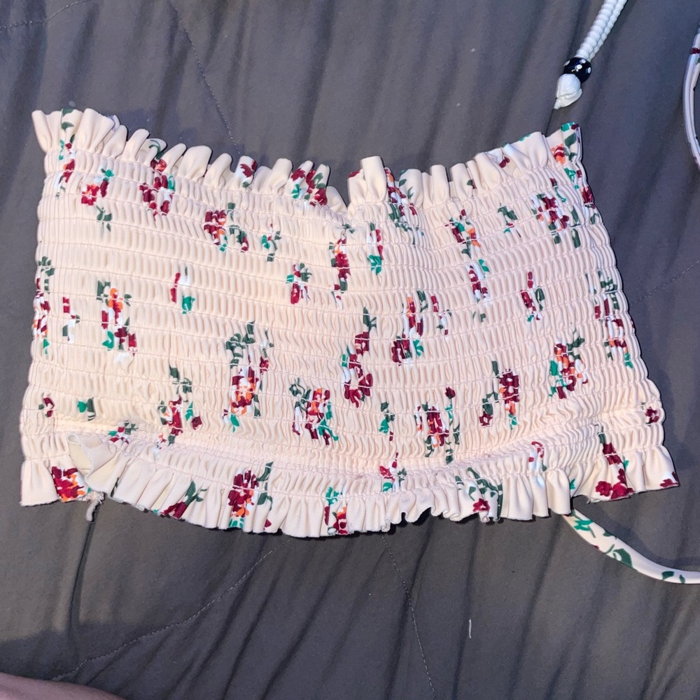 BUNDLE OF SWIMSUITS - Picture 5 of 13